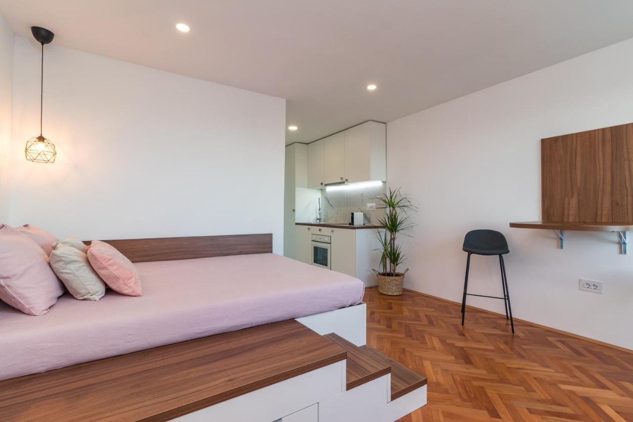 Top Floor Modern Apartment With Incredible Views Пула Екстериор снимка
