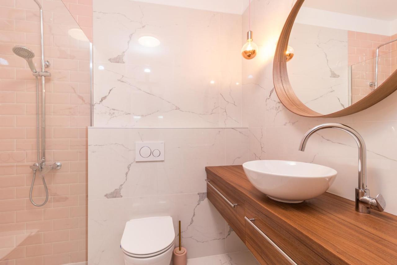 Top Floor Modern Apartment With Incredible Views Пула Екстериор снимка