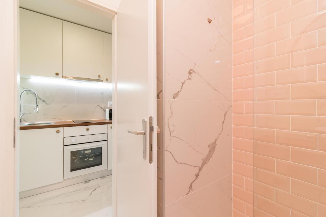 Top Floor Modern Apartment With Incredible Views Пула Екстериор снимка